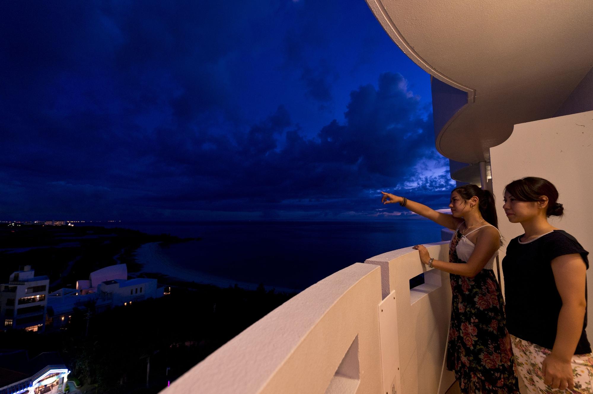 Royal Hotel Okinawa Zanpamisaki Йомитан Екстериор снимка