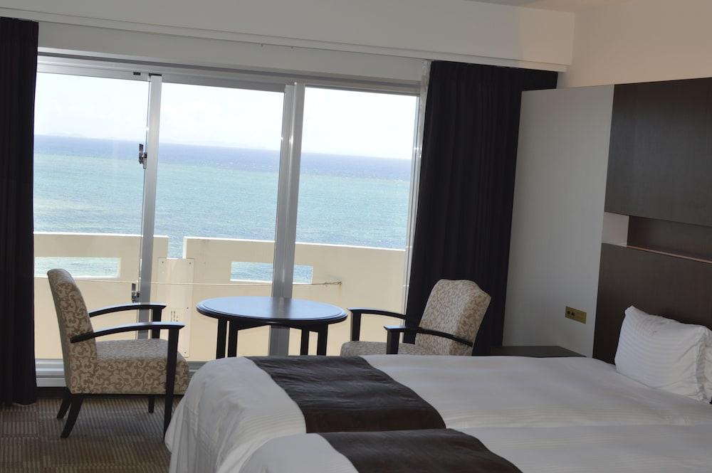 Royal Hotel Okinawa Zanpamisaki Йомитан Екстериор снимка