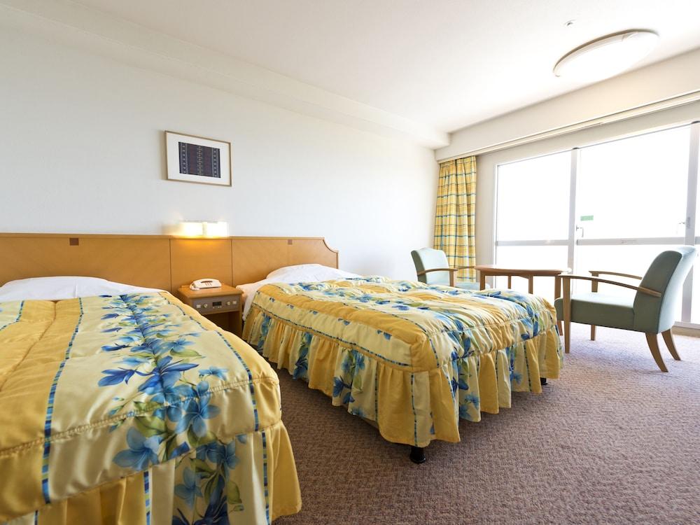Royal Hotel Okinawa Zanpamisaki Йомитан Екстериор снимка
