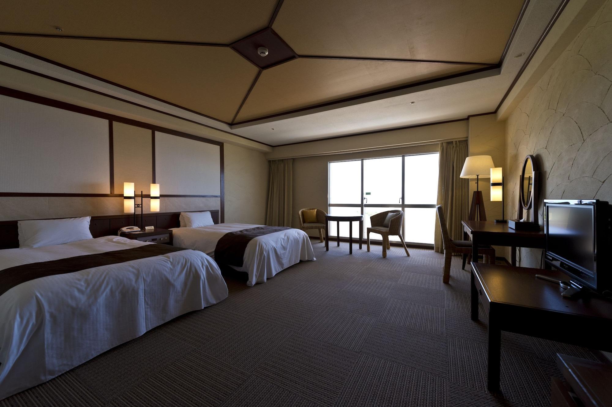 Royal Hotel Okinawa Zanpamisaki Йомитан Екстериор снимка