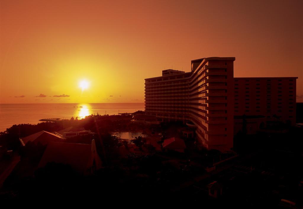 Royal Hotel Okinawa Zanpamisaki Йомитан Екстериор снимка