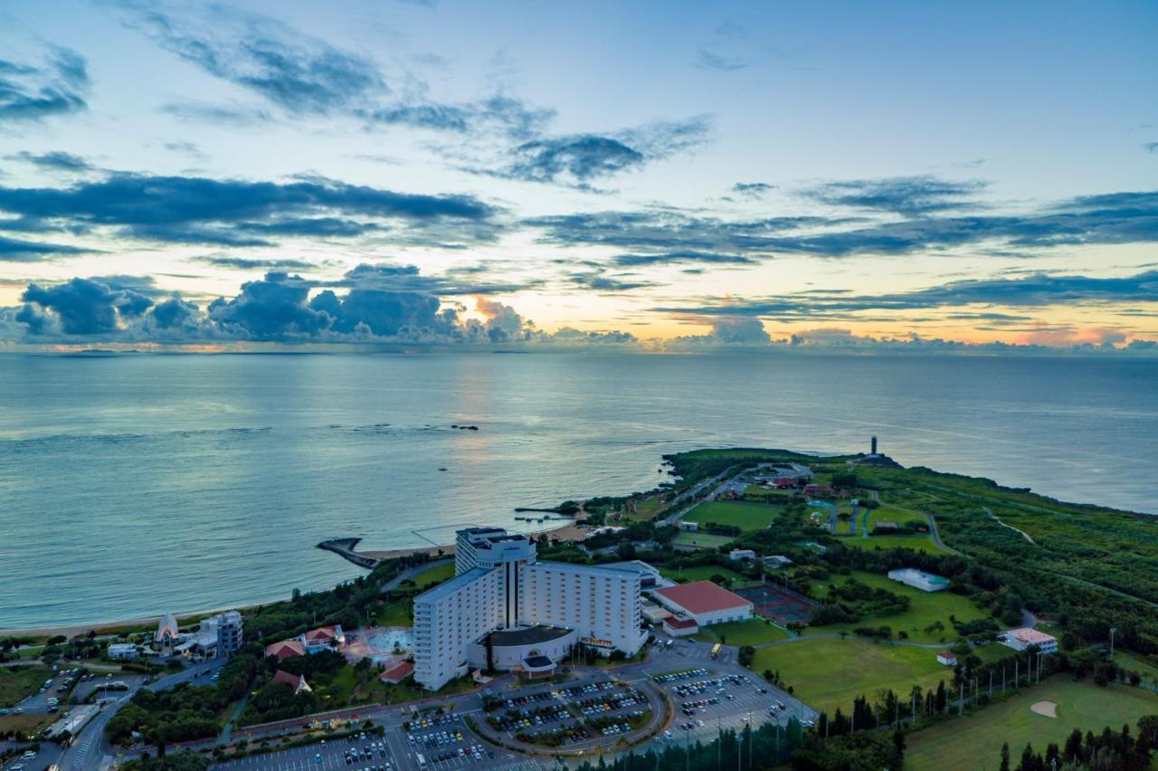 Royal Hotel Okinawa Zanpamisaki Йомитан Екстериор снимка
