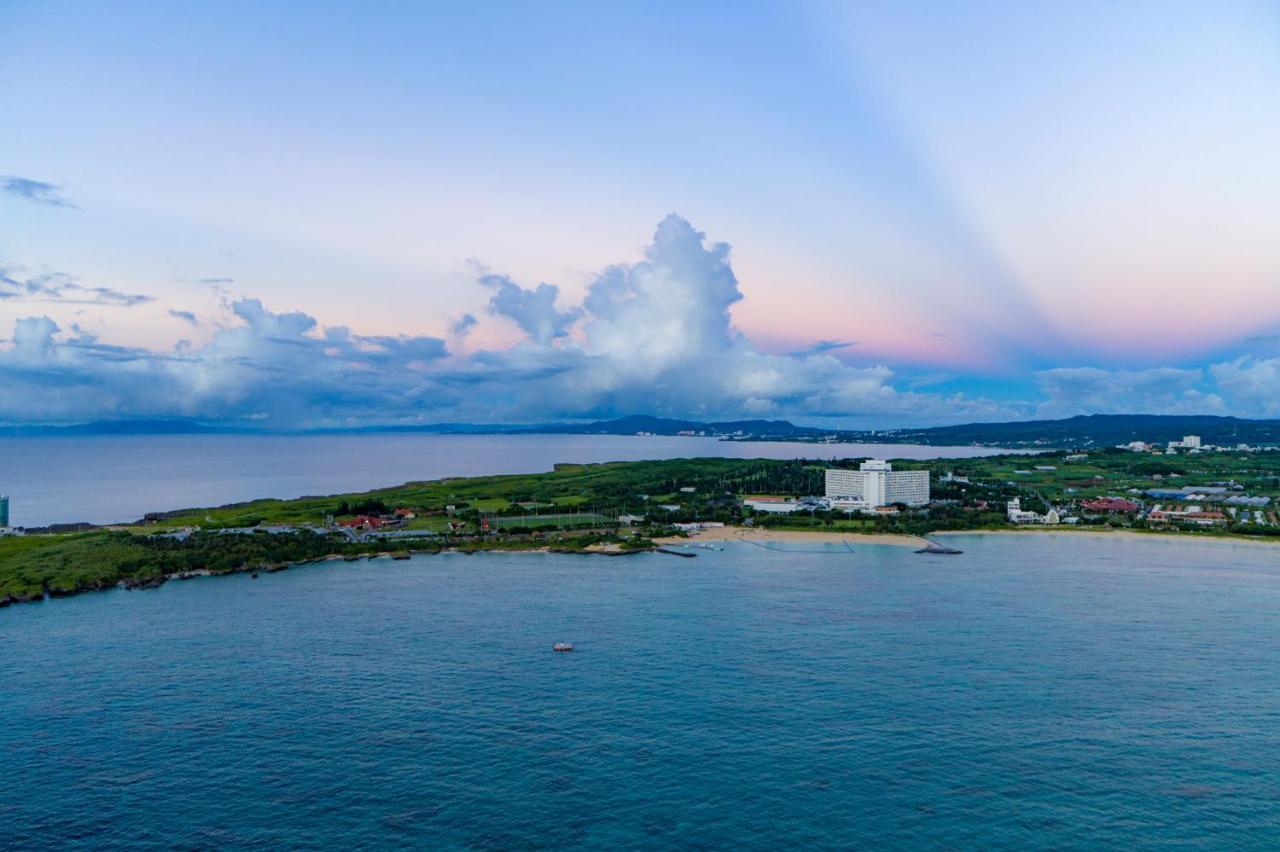 Royal Hotel Okinawa Zanpamisaki Йомитан Екстериор снимка